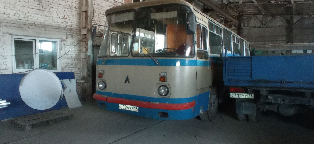 215085-Автобус ЛАЗ-695 гос. номер С724УУ19 