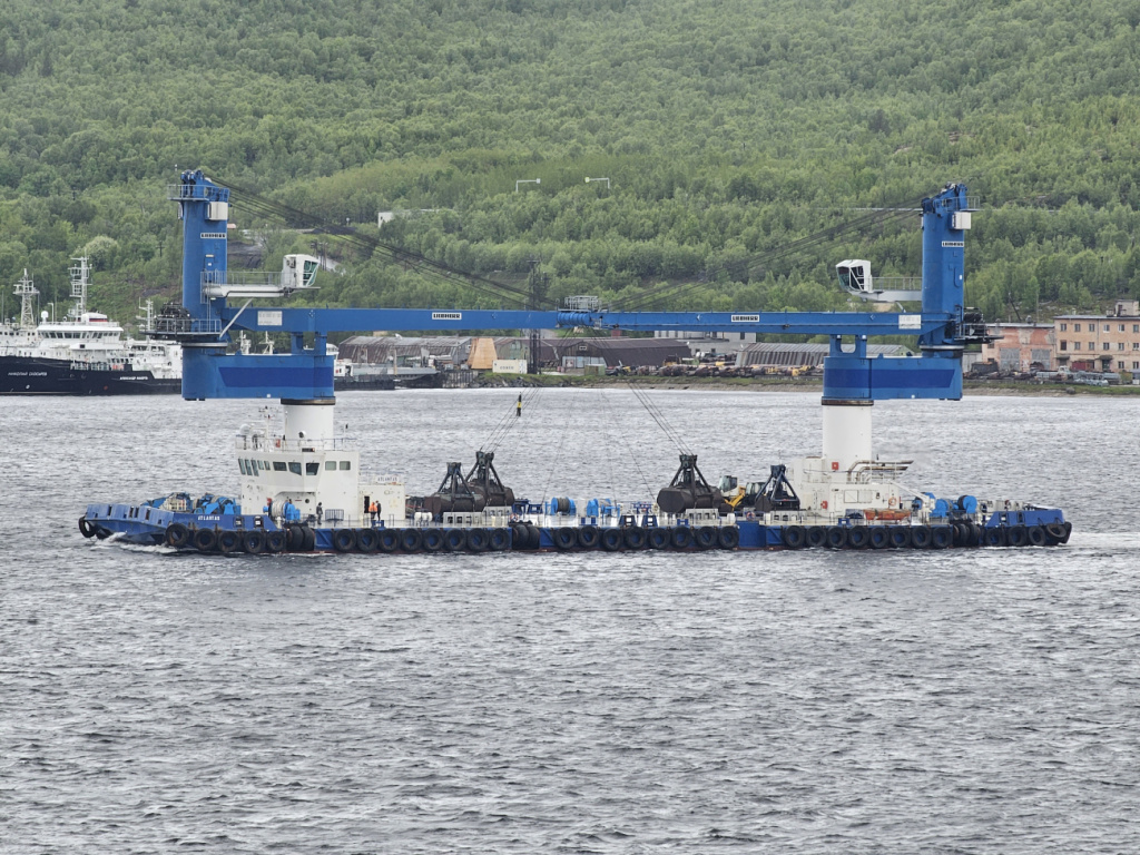 355793-Крановое судно «Атлантас»