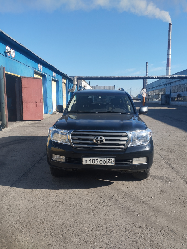 Автомобиль Toyota Land Cruiser 200 (2008 г/в.)