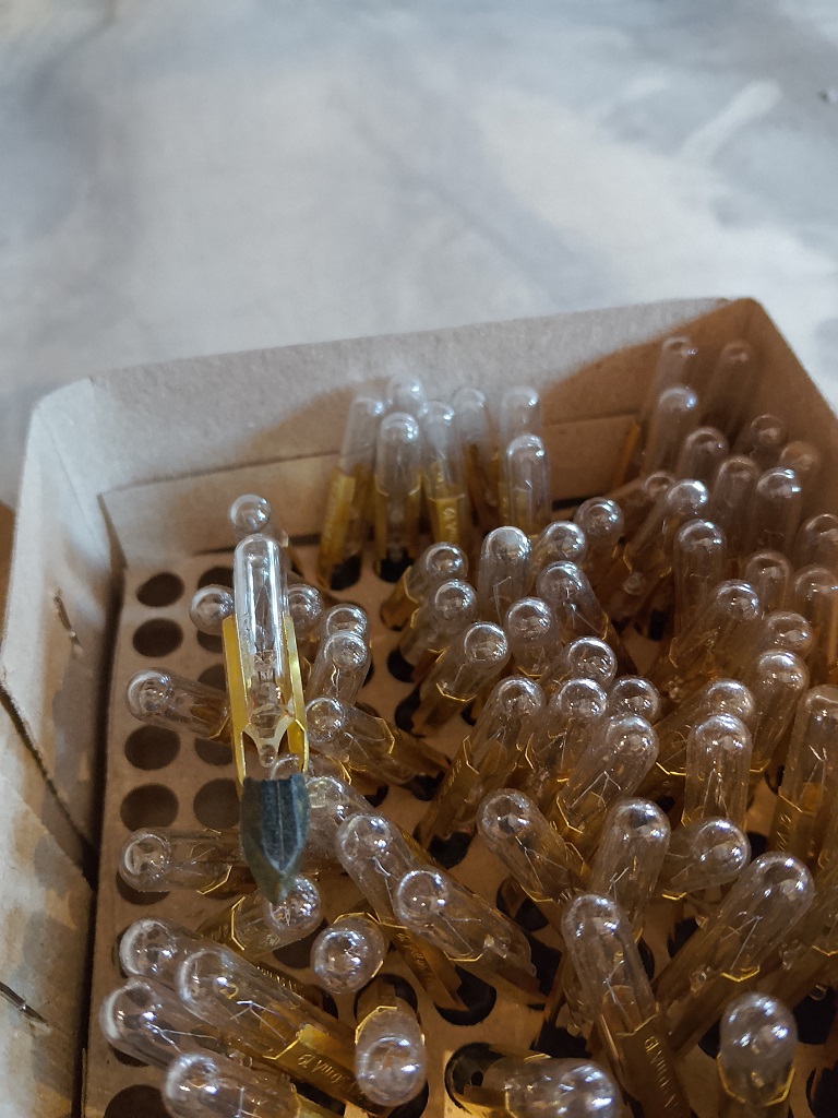 ЛАМПА КМ 24-90