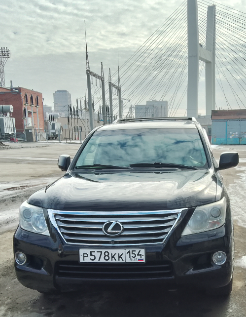 Автомобиль LEXUS LX 570