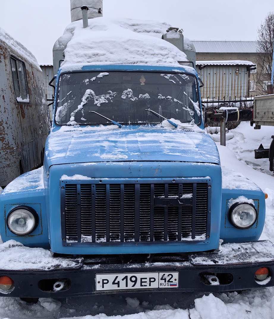 Автомобиль ГАЗ-3307 грузовой фургон-1