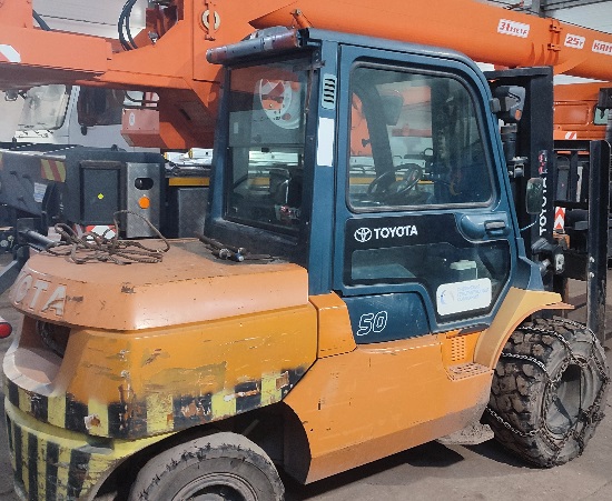 263308-Погрузчик вилочный TOYOTA 02-7FDA50 2011 года выпуска