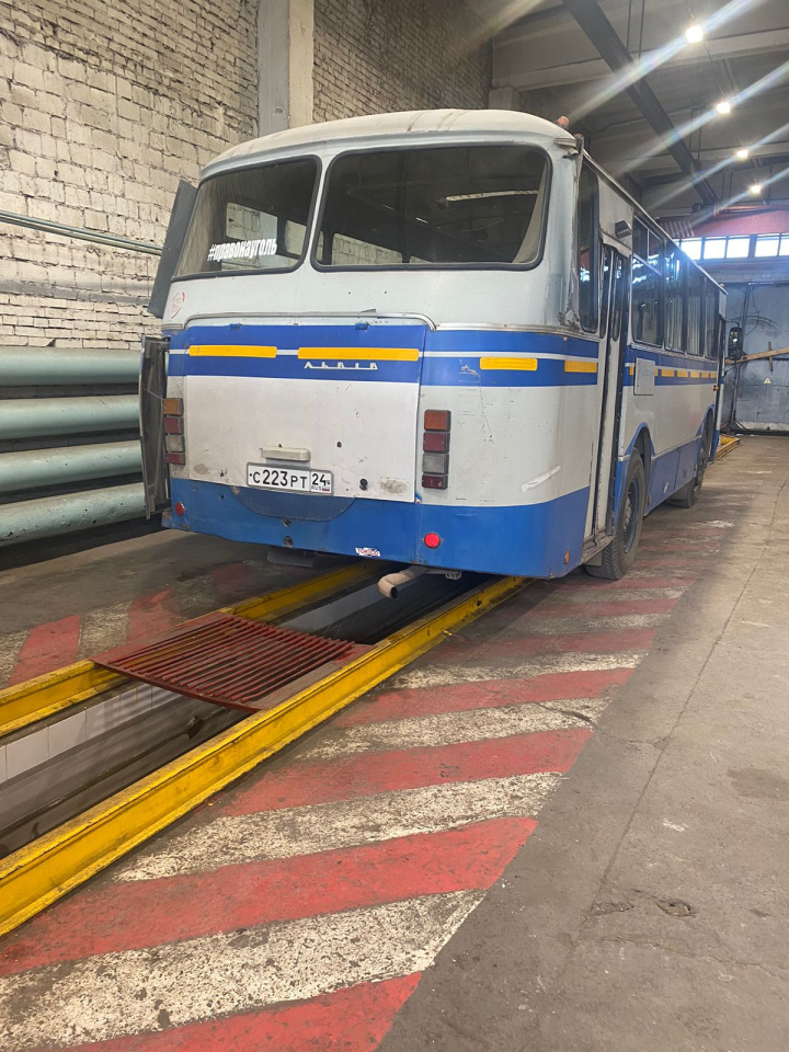 261908-Автобус ЛАЗ-695Н гос номер С223РТ 1994 года выпуска