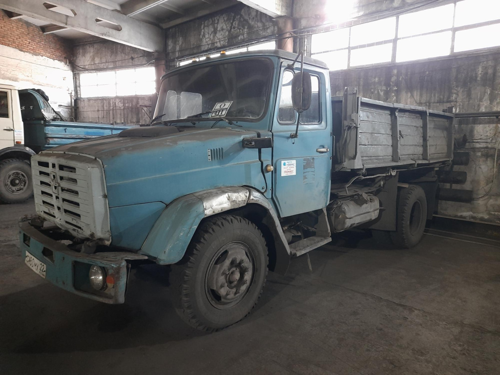 261734-Автомобиль грузовой самосвал ЗИЛ 45065, грузоподъемность 5,2 т.н., г/в 1994