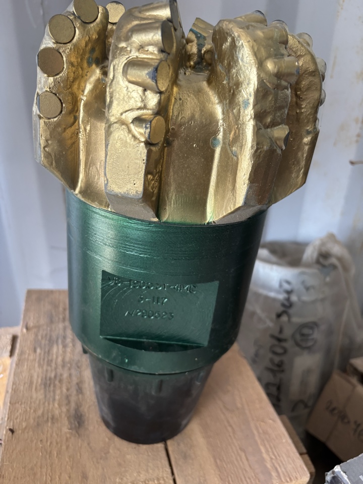 290320 - ДОЛОТО БУР АЛМАЗ ЛОПАСТ У8-190,5 ST-4MC