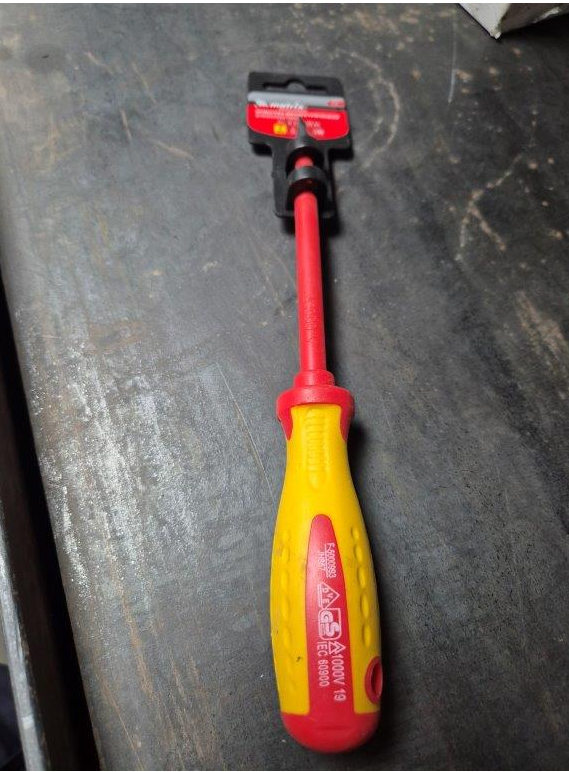 ОТВЕРТКА ШЛИЦЕВАЯ 616440 UNIOR