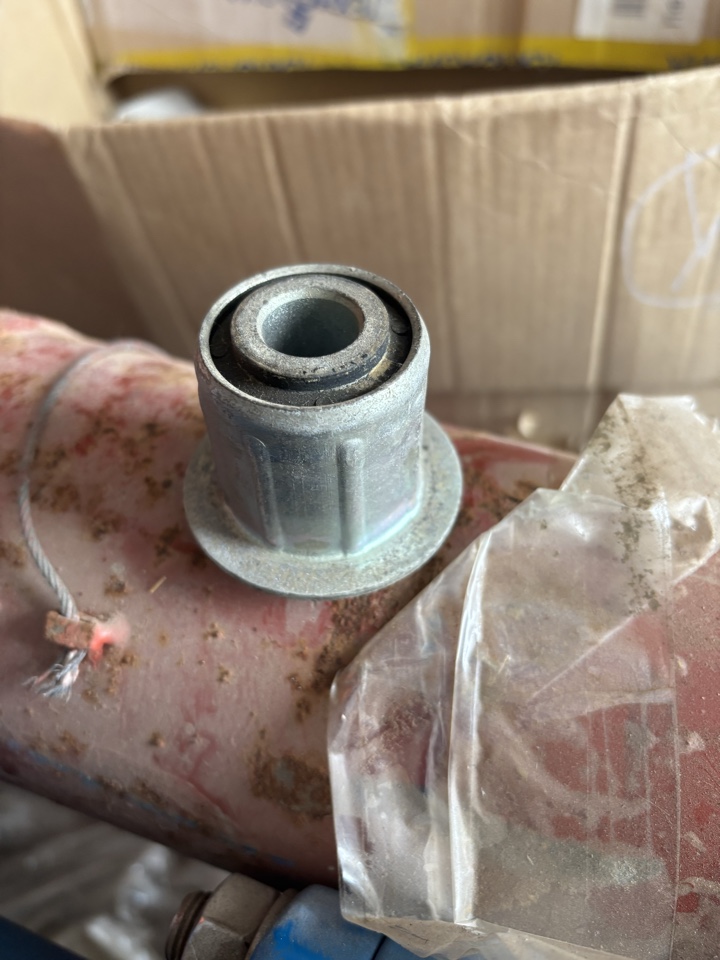 САЙЛЕНТБЛОК РЫЧАГА ПОДВЕС C8178 LYNXAUTO