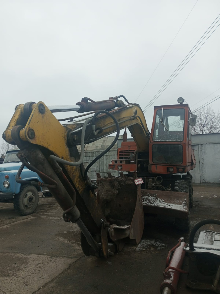 338149-Экскаватор ЭО-3323А, 1994г. Назарово