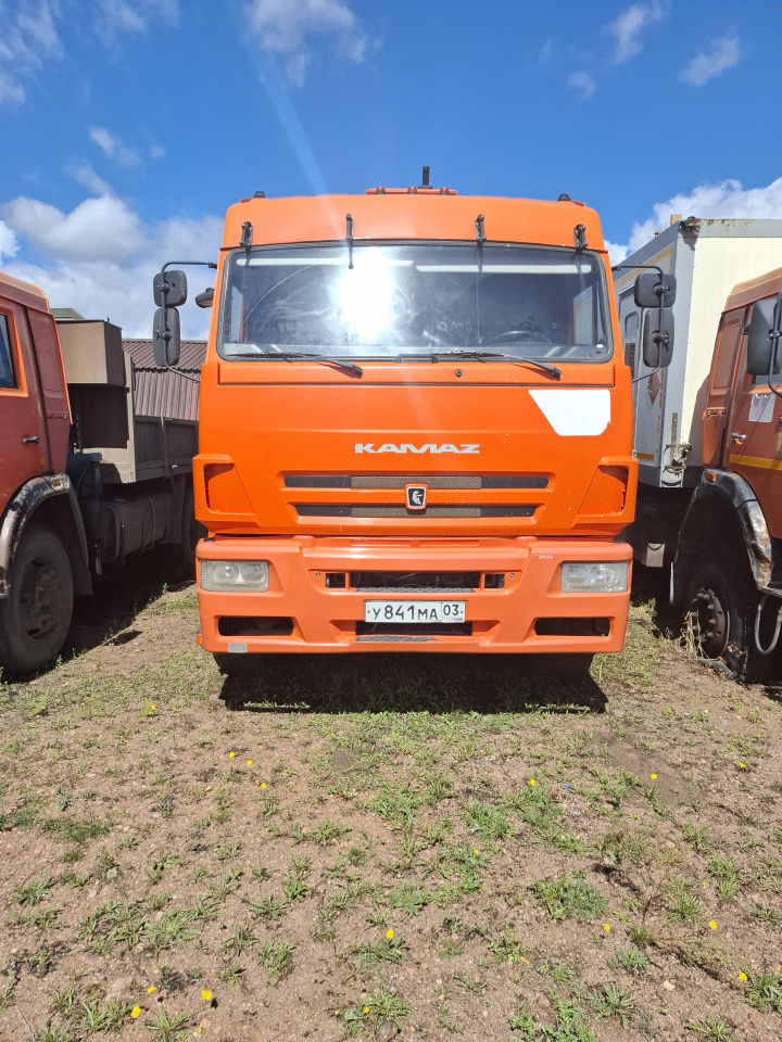 308558-КАМАЗ 6460-73 тягач седельный