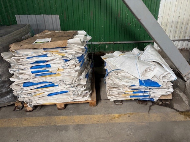 355001- ОТХОДЫ ПЛ ПП НЕЗАГ ФККО 43412002295 -1,716 тн (ТМЦ_@МКР 170*230 700КГ КАРБАМИД ЮТЕК) в СК Н.Оскол, Белгородская область , с переработкой силами покупателя